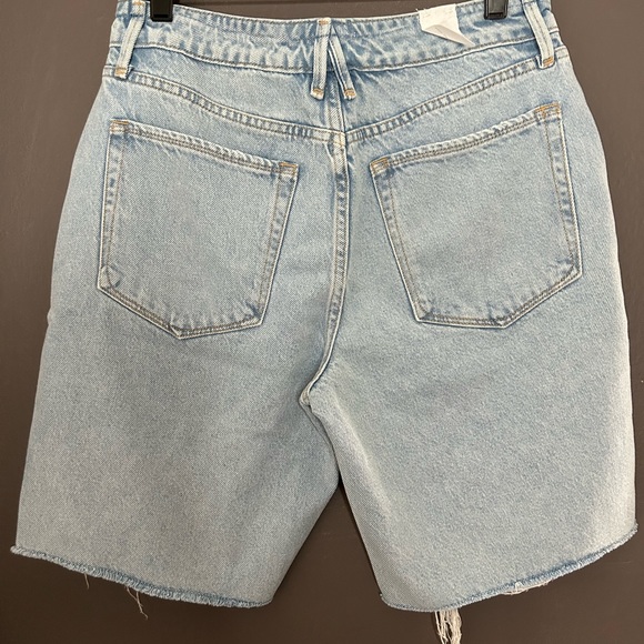 GOOD AMERICAN NWT Jean Shorts thighs distressing. - Picture 5 of 8